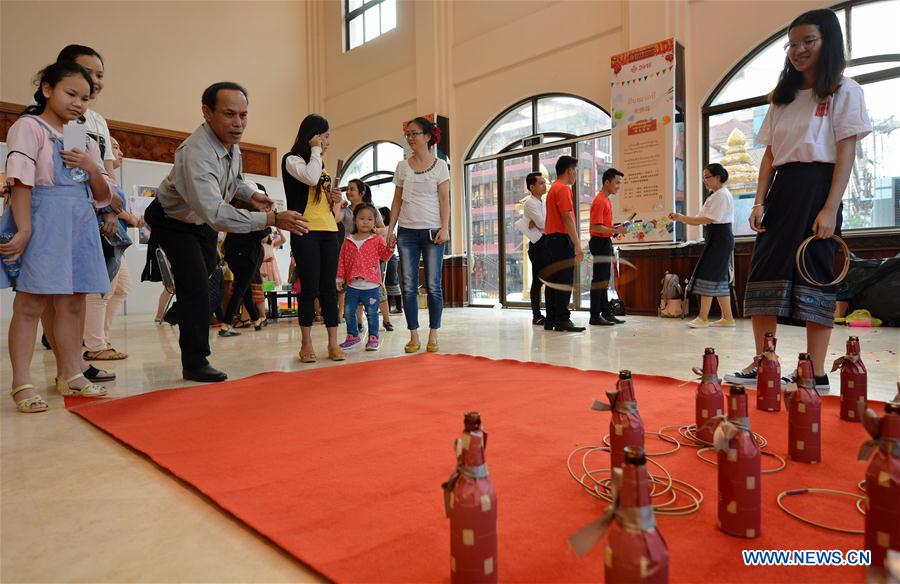 LAOS-VIENTIANE-HAPPY SPRING FESTIVAL