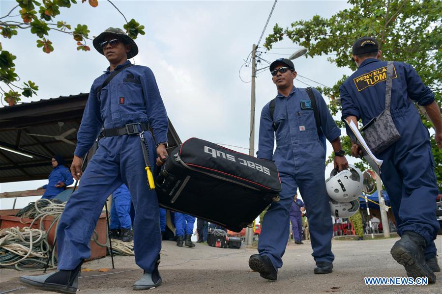 MALAYSIA-MALACCA STRAIT-VESSEL-CAPSIZED-RESCUE