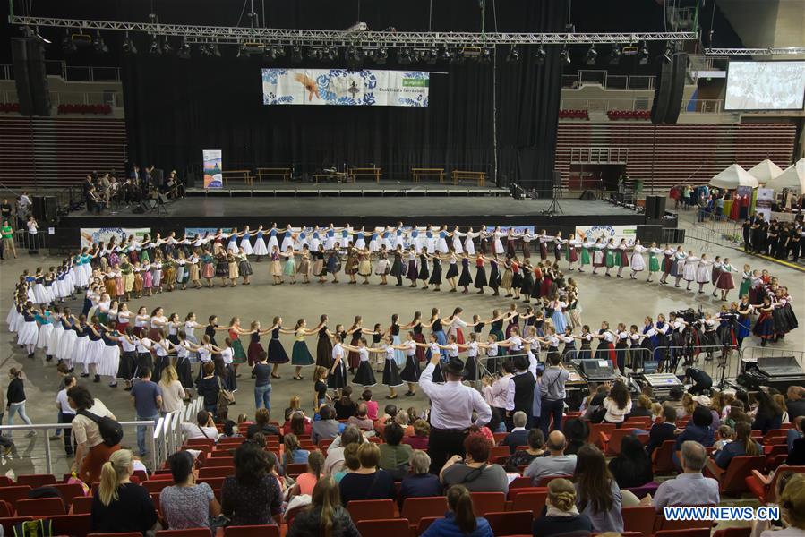 HUNGARY-BUDAPEST-FOLK DANCE