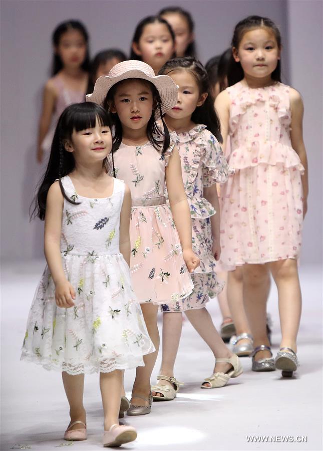 CHINA-SHANGHAI-FASHION SHOW (CN)