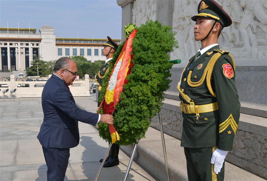 CHINA-BEIJING-PAPUA NEW GUINEA-PM-MONUMENT-WREATH (CN)