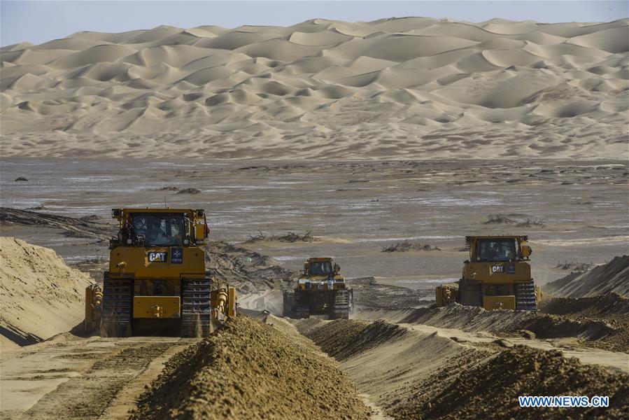 CHINA-XINJIANG-TAKLIMAKAN-DESERT ROAD-UNDER CONSTRUCTION (CN)