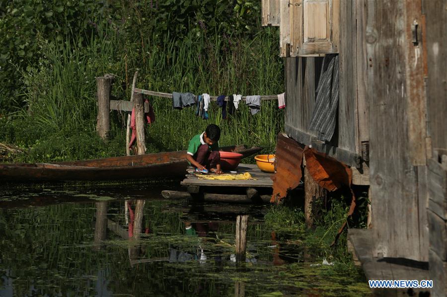 INDIAN-CONTROLLED KASHMIR-SRINAGAR-DAILY LIFE