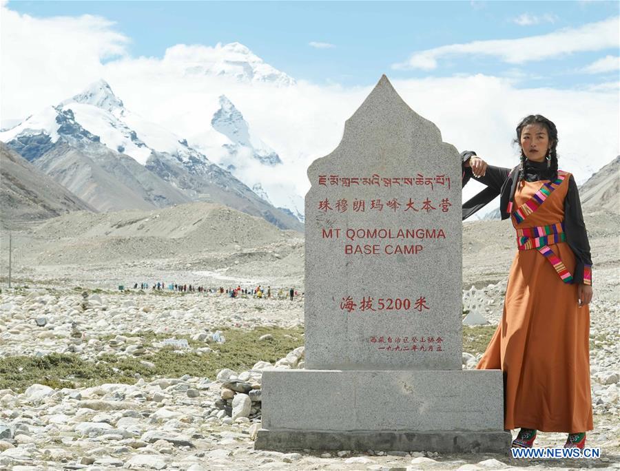 CHINA-TIBET-QOMOLANGMA-COSTUME SHOW (CN)