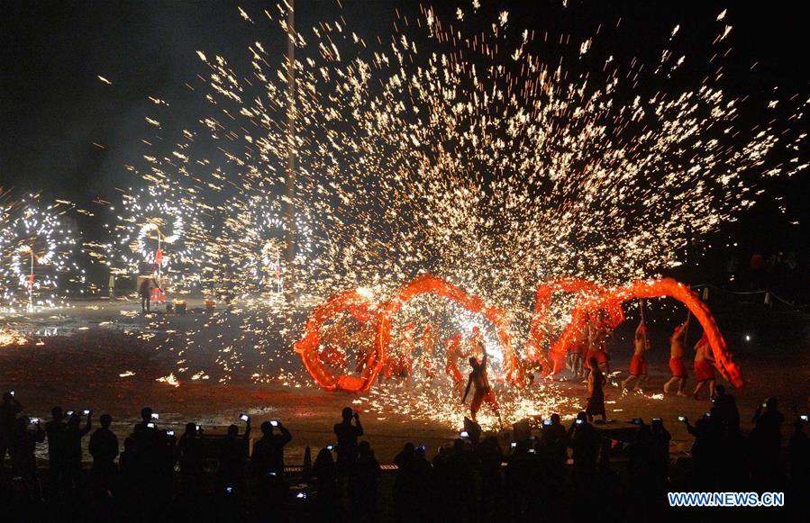 #CHINA-GUIZHOU-MOLTEN IRON SPRAY-PERFORMANCE (CN)