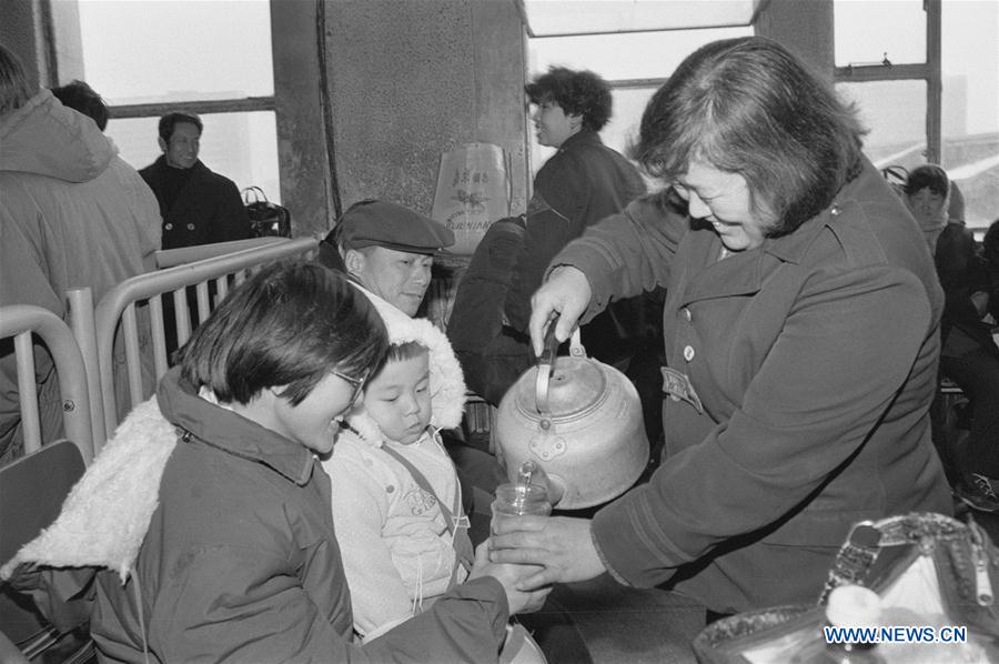 (MOMENTS FOREVER) CHINA-SPRING FESTIVAL-HOMEWARD BOUND-FAMILY REUNION (CN)