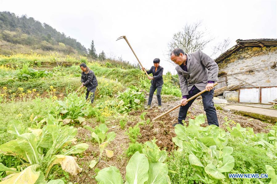 CHINA-CHONGQING-MAN OF DUAL ROLE (CN)