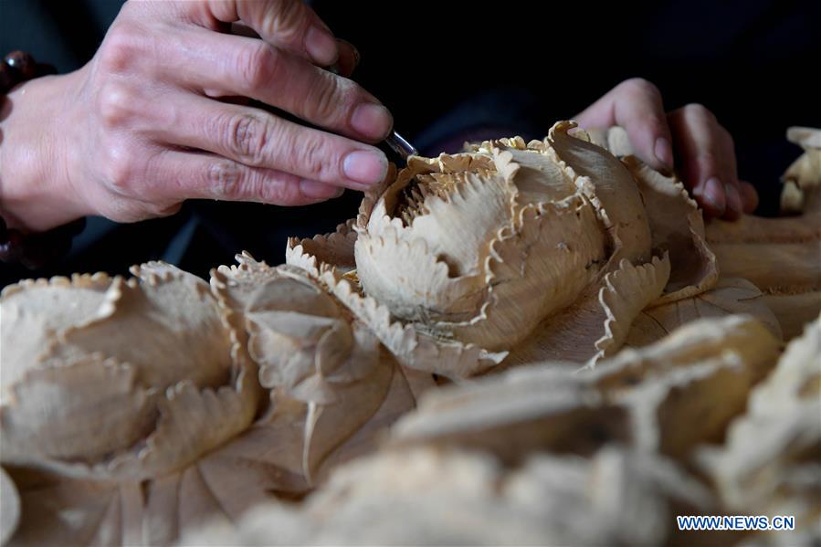 CHINA-JIANGXI-ECONOMY-WOOD CARVINGS (CN)