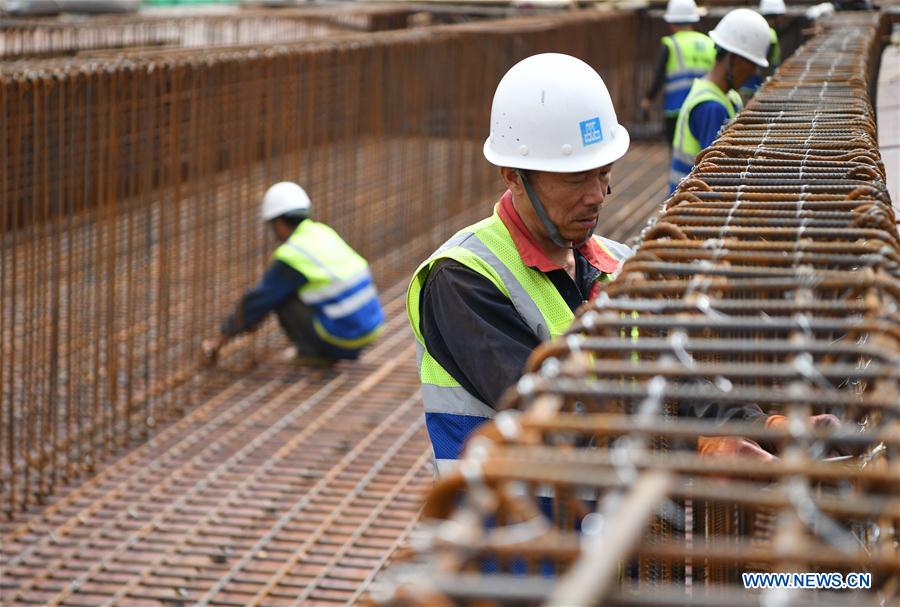 CHINA-LABOR DAY HOLIDAY-WORKERS (CN)