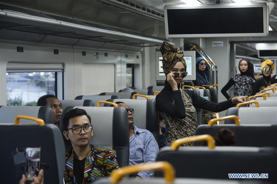 INDONESIA-JAKARTA-TRAIN-FASHION SHOW-RAMADAN