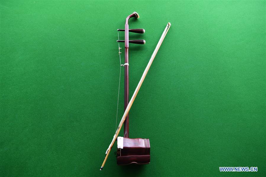 CHINA-GANSU-MUSICAL INSTRUMENTS-ERHU (CN)