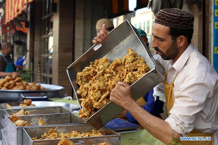 PAKISTAN-RAWALPINDI-RAMADAN-IFTAR-FOOD