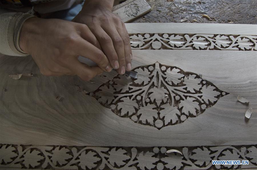 KASHMIR-SRINAGAR-WALNUT WOOD CARVING