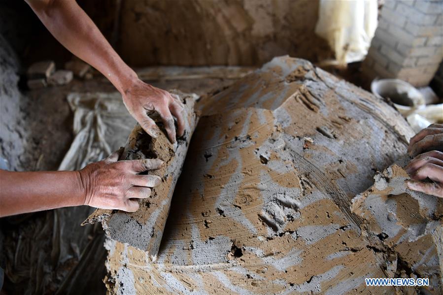 CHINA-ANHUI-CULTURAL HERITAGE-BRICK MAKING (CN)