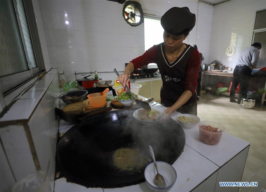 CHINA-JIANGXI-RUIJIN-FEMALE CHEF-POVERTY ALLEVIATION (CN)