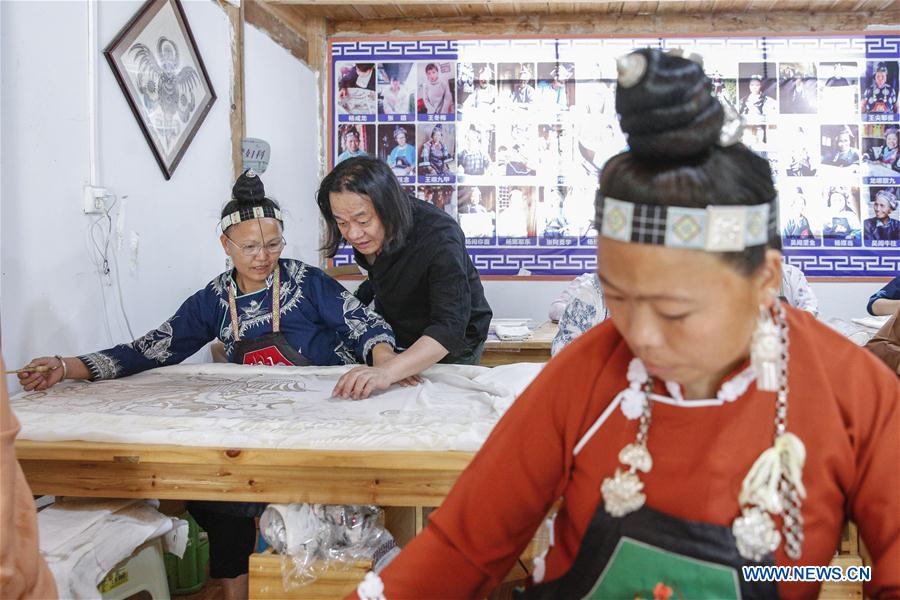 CHINA-MOM HANDWORKS-INTANGIBLE HERITAGE (CN)