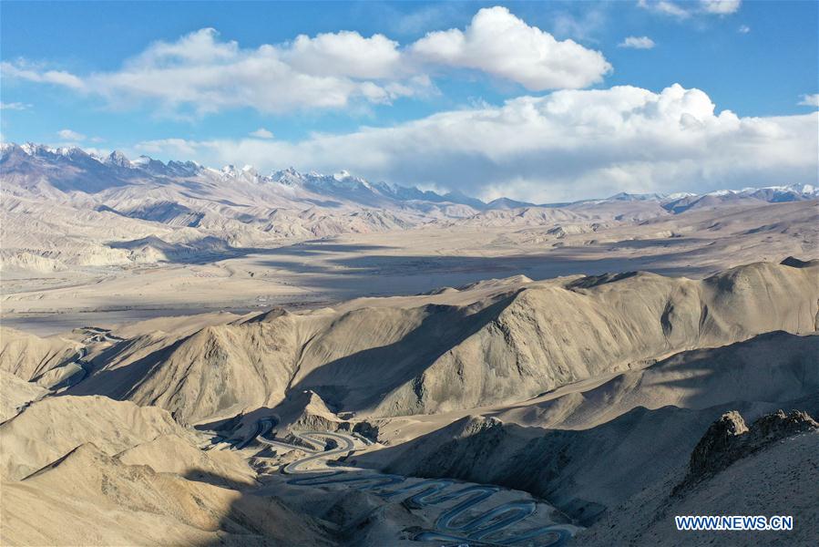 CHINA-XINJIANG-TAXKORGAN-MOUNTAIN ROAD