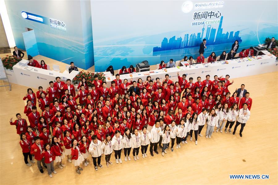 (CIIE)CHINA-SHANGHAI-CIIE-VOLUNTEERS (CN)