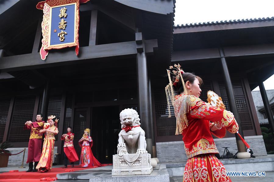 CHINA-SHANDONG-QINGDAO-TRADITIONAL GROUP WEDDING (CN)