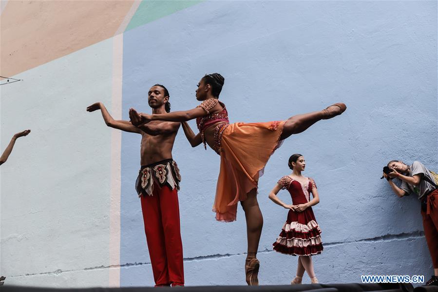 BRAZIL-SAO PAULO-BALLET-STREET SHOW