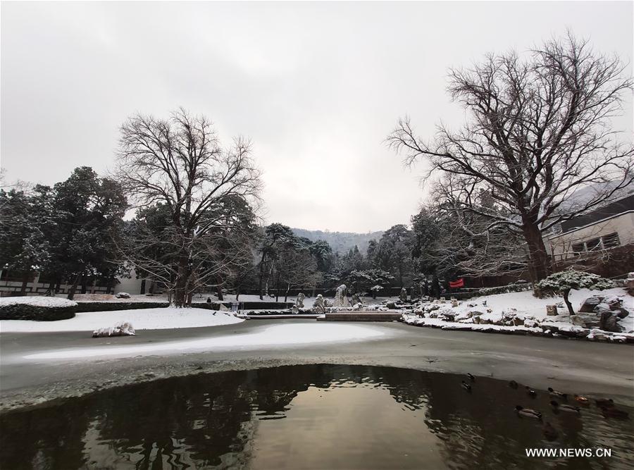 (BeijingCandid)CHINA-BEIJING-WINTER-XIANGSHAN PARK (CN)