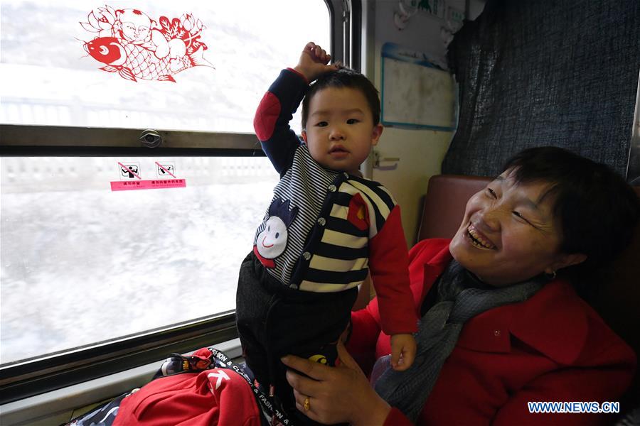 CHINA-GANSU-SPRING FESTIVAL TRAVEL RUSH-ORDINARY TRAIN (CN)