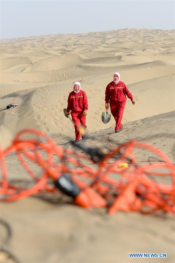 CHINA-XINJIANG-TAKLIMAKAN DESERT-OIL WORKER (CN)