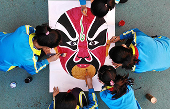 Students feel charm of traditional culture in north China's Hebei