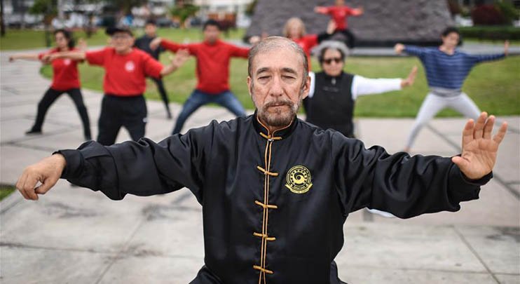 Pic story: Peruvian teaches over 100 people practicing Taiji