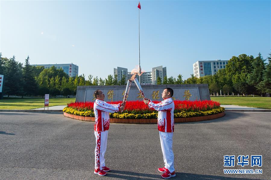 （军运会·图文互动）（2）军运会火炬传递活动在火箭军工程大学举行（配本社同题文字稿）