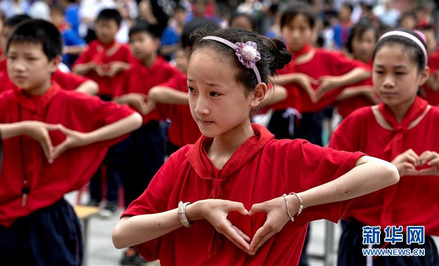 （图片故事）（8）“希望老人”的第100次老区助学之旅