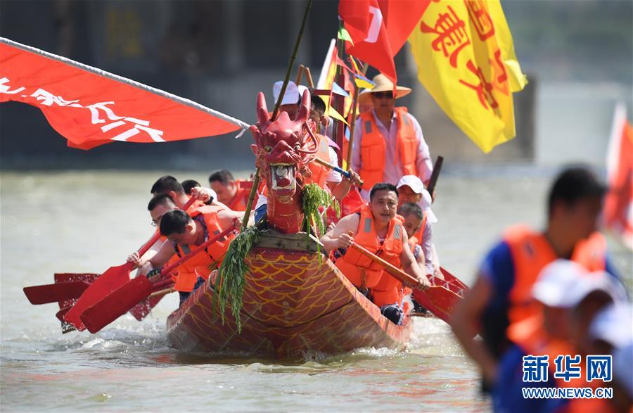 （新华全媒头条·图文互动）（5）线上线下消费升温 文旅活动迈上“云端”——端午假期透视我国经济高质量发展新动力