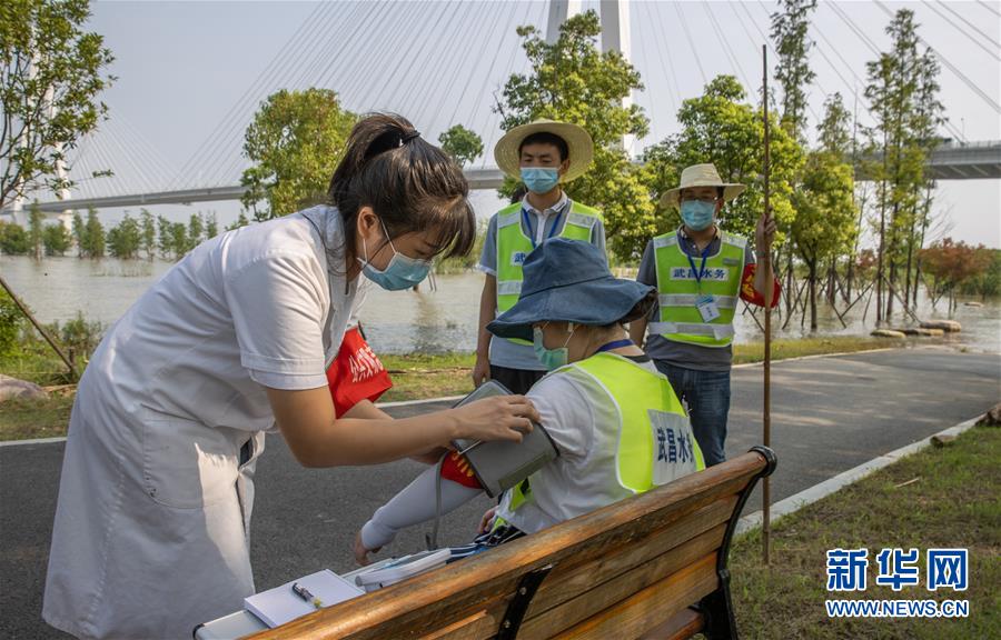 （在习近平新时代中国特色社会主义思想指引下——新时代新作为新篇章·习近平总书记关切事·图文互动）（8）战疫魔,斗洪魔——湖北全力应对防疫、防汛叠加“双考”