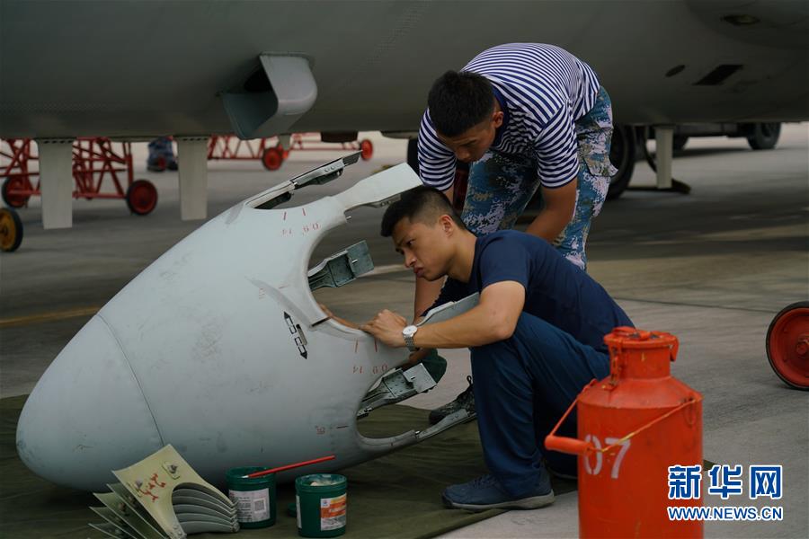 （在习近平强军思想指引下·我们在战位报告·图文互动）（5）侦天探海 狩猎海空——南部战区海军航空兵某师加速转型提升新质战斗力记事