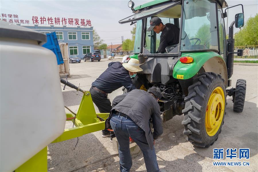 （在习近平新时代中国特色社会主义思想指引下——新时代新作为新篇章·习近平总书记关切事·图文互动）（10）让每一寸耕地都成为丰收的沃土——我国加强耕地?；ね平?ldquo;藏粮于地”