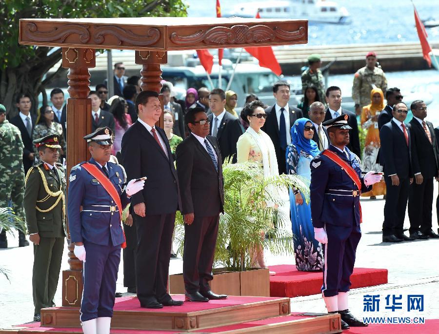 9月15日，国家主席习近平同马尔代夫总统亚明在马累举行会谈?；崽盖?，亚明在共和国广场为习近平举行欢迎仪式。 新华社记者 马占成 摄