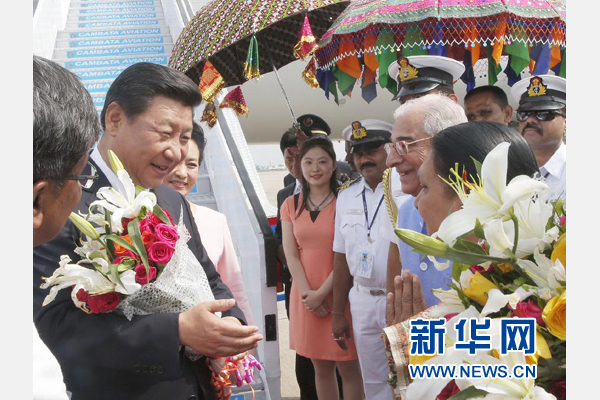 9月17日，国家主席习近平抵达古吉拉特邦艾哈迈达巴德市，开始对印度进行国事访问。 新华社记者 鞠鹏 摄