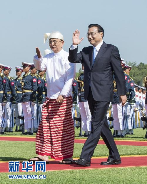 11月14日，中国国务院总理李克强在内比都同缅甸总统吴登盛举行会谈。这是会谈前，吴登盛在缅甸总统府前广场为李克强举行隆重的欢迎仪式。新华社记者 王晔 摄