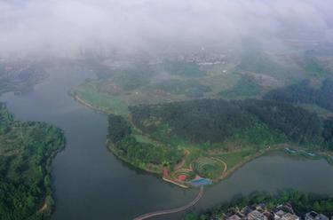 贵阳：夏日晨景如画